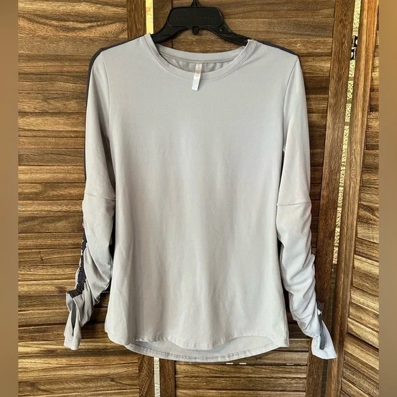 Fabletics Gray Long Sleeve Active Yoga Workout Top - Picture 1 of 6